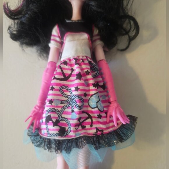 Monster High Draculaura Shriekwrecked doll - Picture 3 of 6